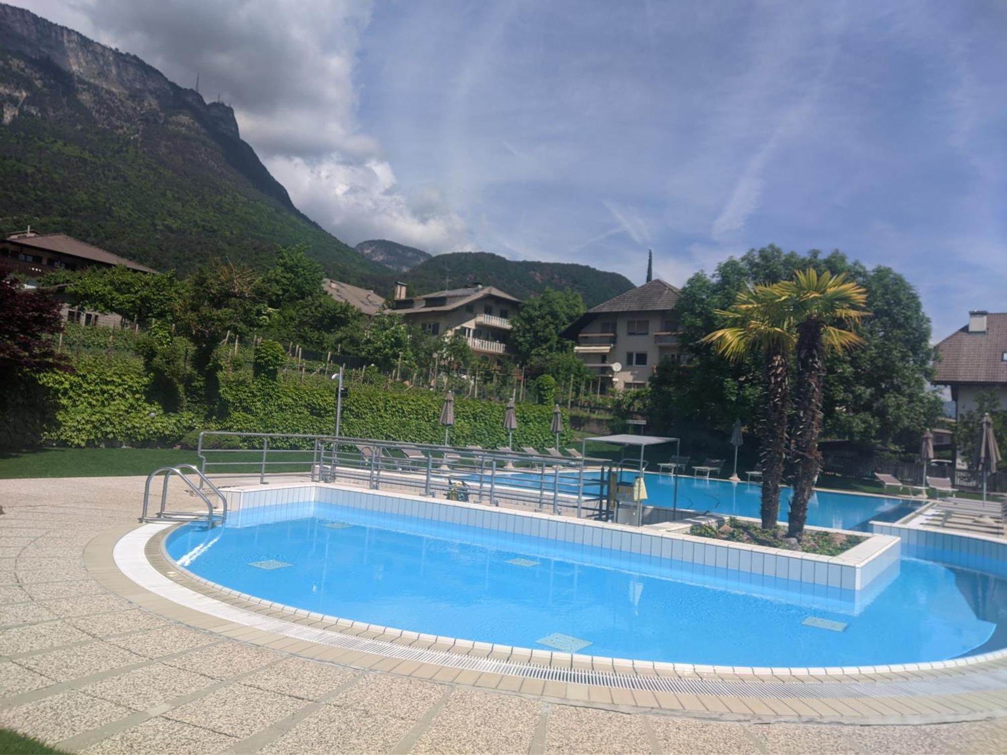 Garni Saltneregg Hotel Caldaro Bagian luar foto